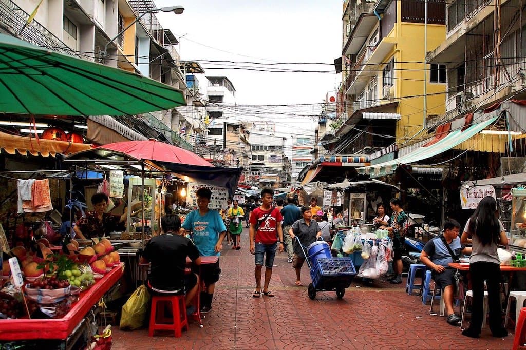 Shopping in Thailand | Thailand Souvenirs to buy | Street market in Thailand