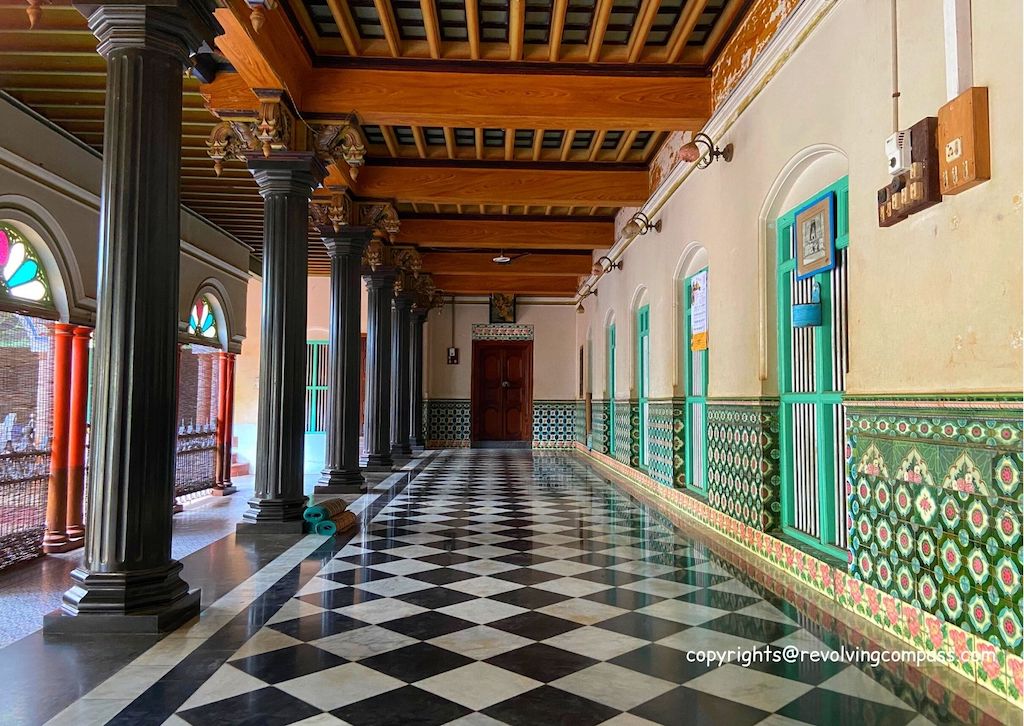 hopping-through-heritage-chettinad-houses-in-karaikudi-the-revolving-compass