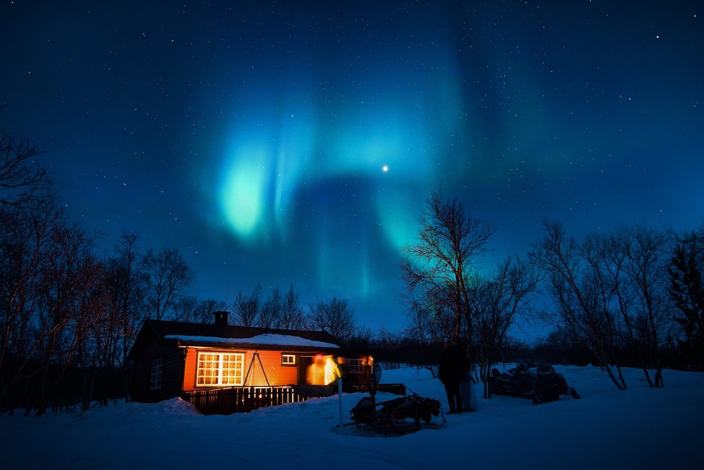 The Ultimate Guide To Exploring The Northern Lights - The Revolving Compass